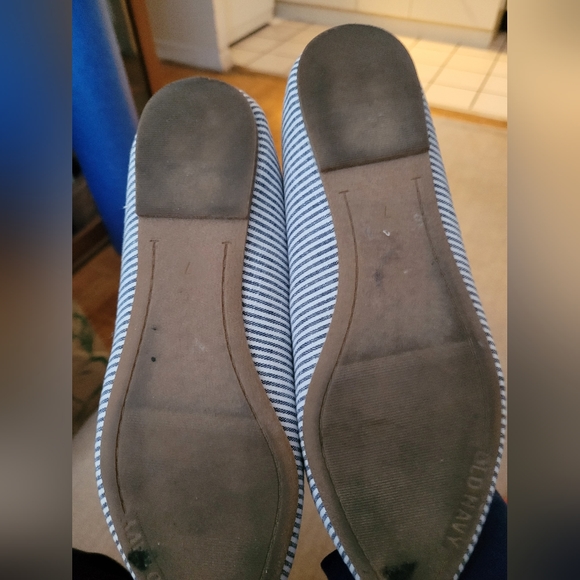 Size 7 - Old Navy flats - Picture 2 of 3
